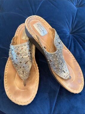 Clarks Metallic Studded Thong Sandals - Silver/Tan